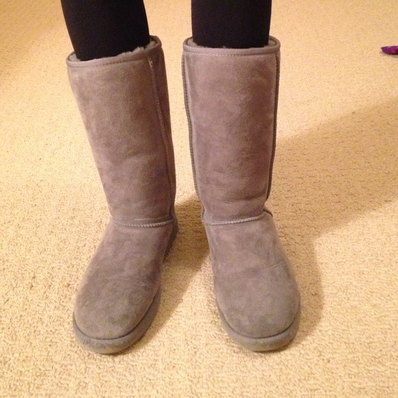 Gray Uggs tall size 7