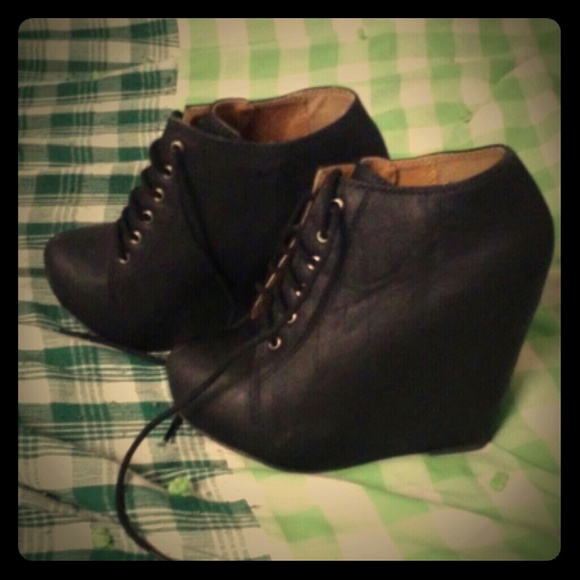 Black Wedges