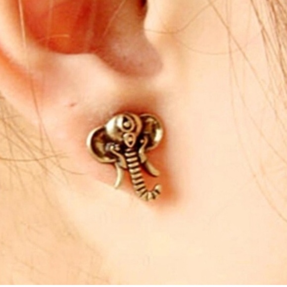 Jewelry - Elephant Studs ❌SOLD❌