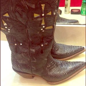 Corral cowboy boots!