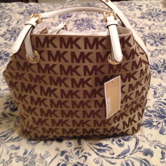 MICHAEL Michael Kors Handbags - 💥CLOSET CLOSING Brand New Authentic MK Bag. 💥