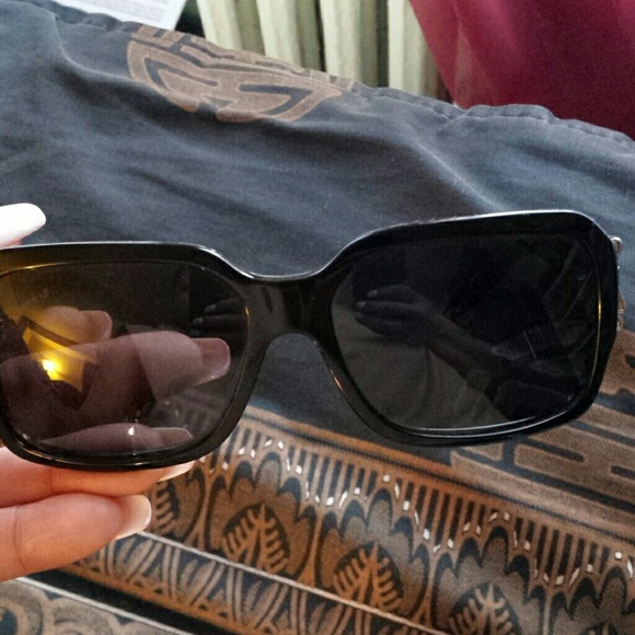 Gianni Versace Ladies Gold Bow sunglasses - Picture 4 of 4