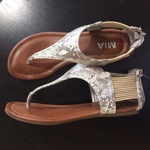 MIA thong snakeskin print sandals sz 7