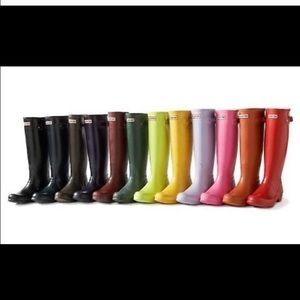 Looking to buy hunter boots size 7  below 90