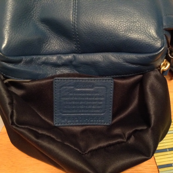 COACH teal camera bag - Picture 4 of 4