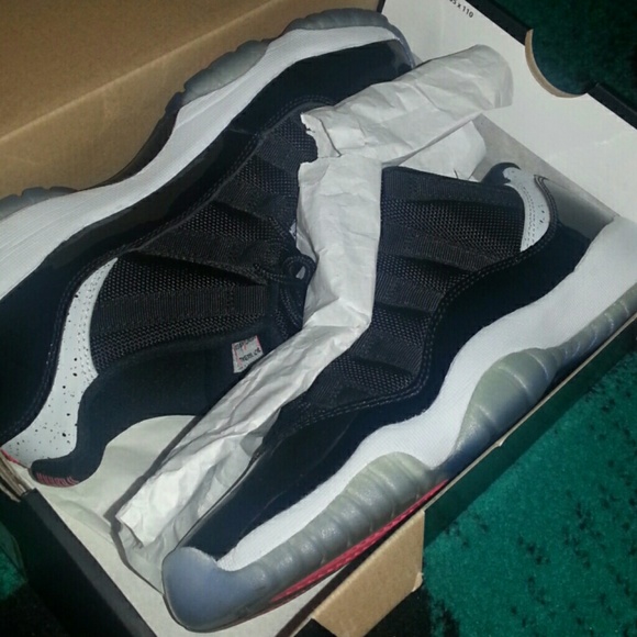 AIR JORDAN 11 RETRO BLACK INFRARED 23 SIZE 7