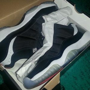 AIR JORDAN 11 RETRO BLACK INFRARED 23 SIZE 7