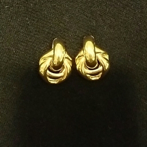 Vintage Gold Tone Pierced Earing