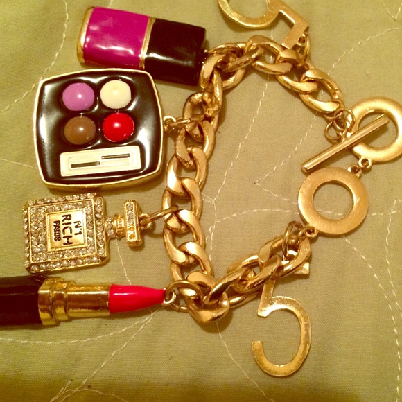 🎀💄✨🌟 Make up Charm Bracelet🌟✨🎀