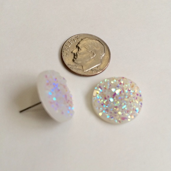 3 for 15🎀white sparkly Druzy Drusy style earrings - Picture 2 of 3