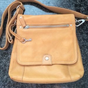 Cross body leather Fossil purse.