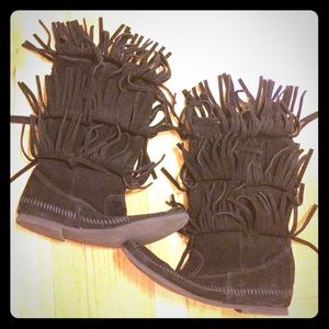 Black Minnetonka Boots