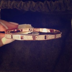 MICHAEL KORS
PAVÉ ROSE GOLD-TONE SLIM BANGLE