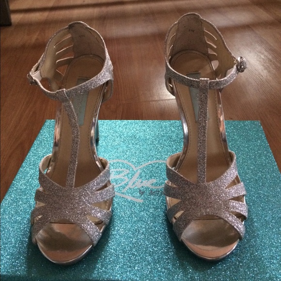 High Heels - Picture 1 of 4