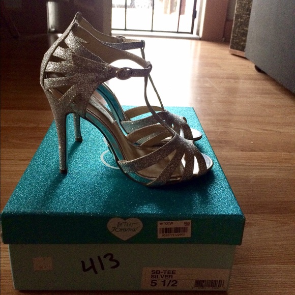 High Heels - Picture 4 of 4