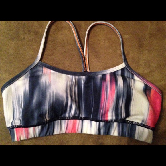 Lululemon flow Y sz 6 sports bra