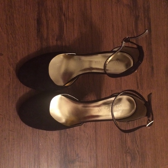 ✨Hot Deal✨ Classic Black Heels!