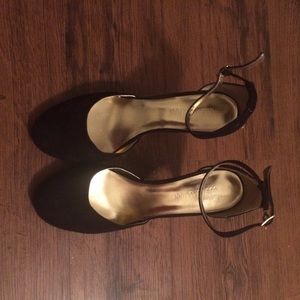 ✨Hot Deal✨ Classic Black Heels!