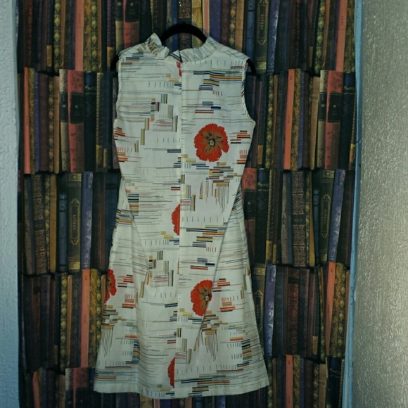 White sleeveless dress w/flower and stripe pattern - Picture 2 of 2