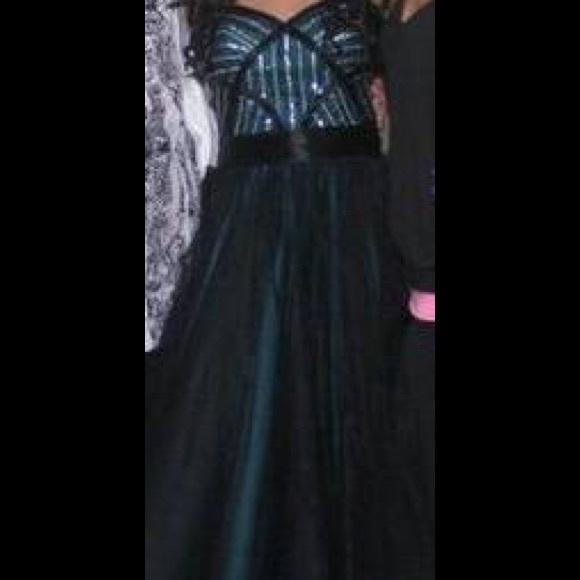 Prom dress - Picture 2 of 3
