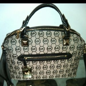 **Sold!*Michael Kors Calista large Reg $250