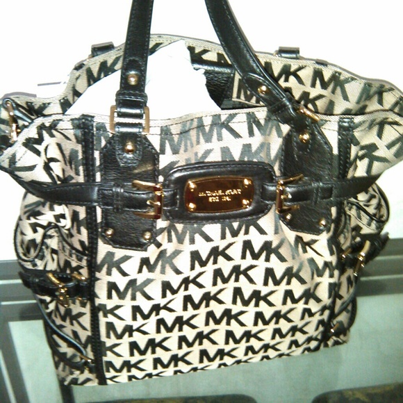 **Sold!**Michael Kors large Gansevoort  reg $325