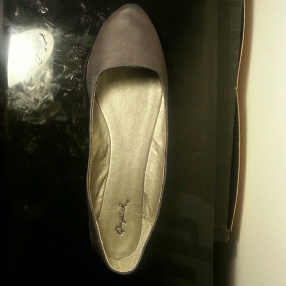 **SOLD **Flats - Picture 3 of 3