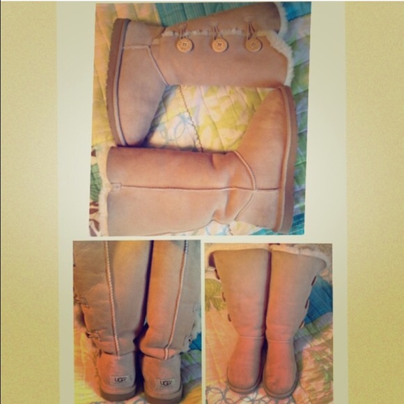 Sandy Size 9 UGGs