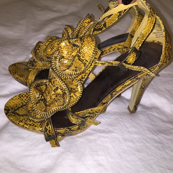 new Tellow snake print sandals