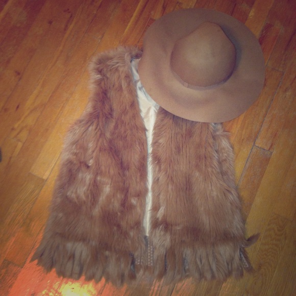 BUNDLE* fur vest and floppy camel hat