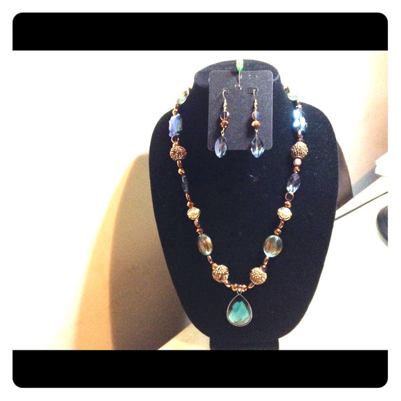 Necklace set-----SOLD🚫