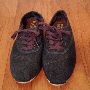 TOMS authentic dark gray wool cordones