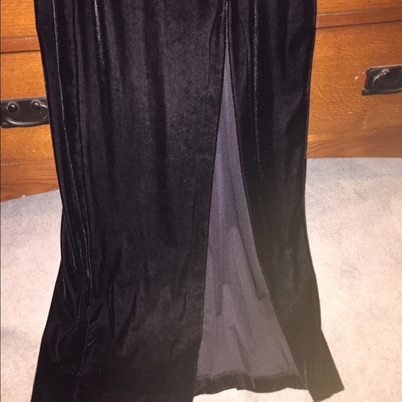 Black velvet formal dress - Picture 2 of 4