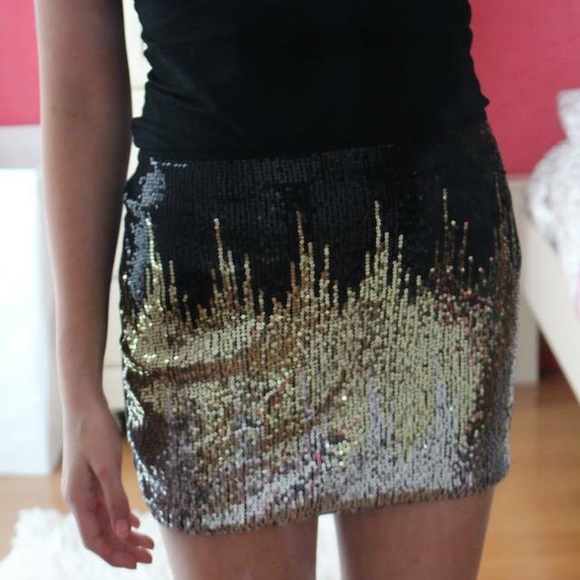 H&M Dresses & Skirts - Sequined Mini Skirt♡