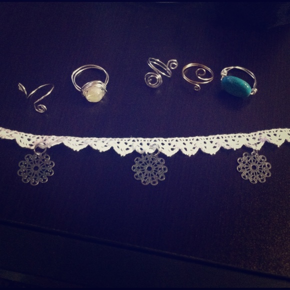 ***BUNDLE*** includes 3 rings and flower choker!!
