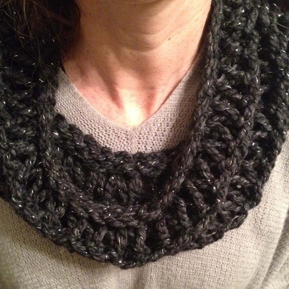 Hand knit infinity scarf, warm & light weight - Picture 1 of 3