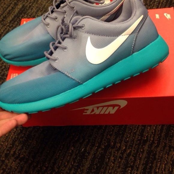 🚫SOLD🚫RARE OMBRÉ NIKE ROSHES - Picture 2 of 4