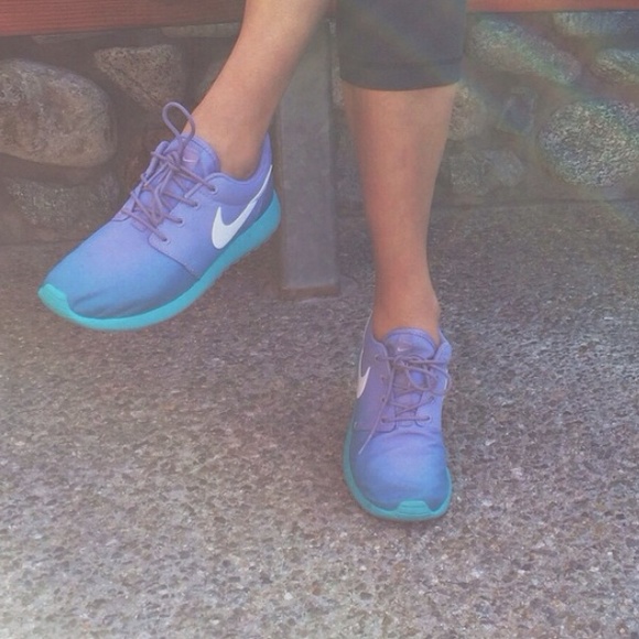 🚫SOLD🚫RARE OMBRÉ NIKE ROSHES - Picture 3 of 4
