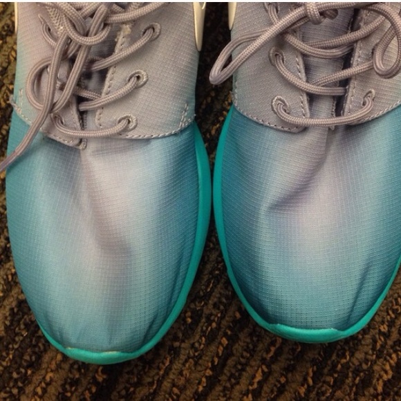 🚫SOLD🚫RARE OMBRÉ NIKE ROSHES - Picture 4 of 4