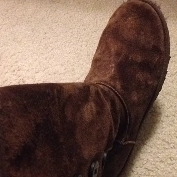 brown uggs - Picture 2 of 2