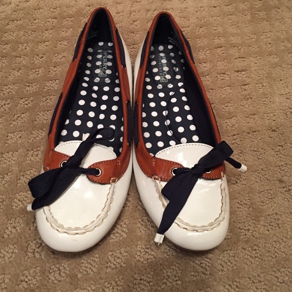Sperry Shoes - PRICE DROP! Sperry nautical flats