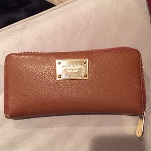 Authentic Michael Kors wallet!!