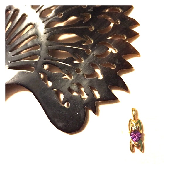 10k Yellow Gold MOM pendant w/ Amethyst heart