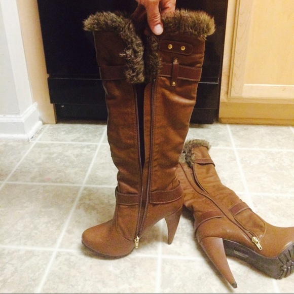 *SOLD/BUNDLED FOR MY MEL: GUESS Boots Size: 7 1/2* - Picture 2 of 4