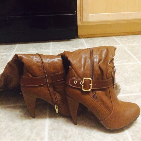 *SOLD/BUNDLED FOR MY MEL: GUESS Boots Size: 7 1/2* - Picture 3 of 4