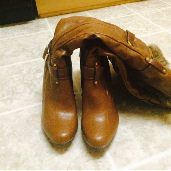 *SOLD/BUNDLED FOR MY MEL: GUESS Boots Size: 7 1/2* - Picture 4 of 4