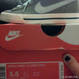 Womens SWEET CLASSIC HIGH NIKE SNEAKERS????