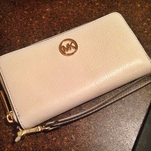 Large Michael Kors MultiFunction Leather Wristlet