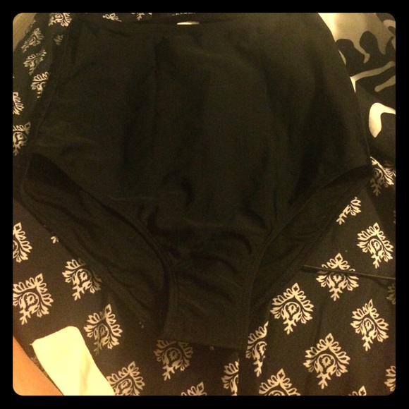 High waisted bikini bottoms never worn