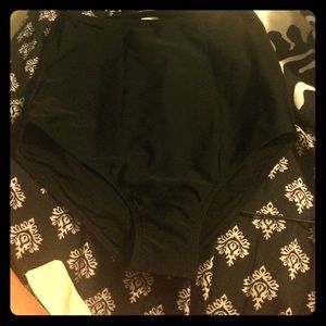 High waisted bikini bottoms never worn